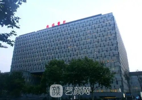 南京假体隆胸医生排名更