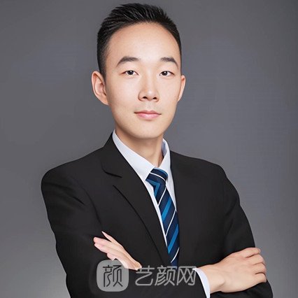 何斌