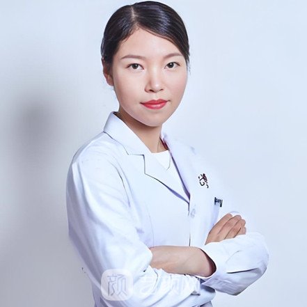 穆美君