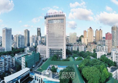 贵阳脂肪丰胸哪家好?公立