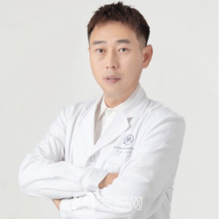 董磊