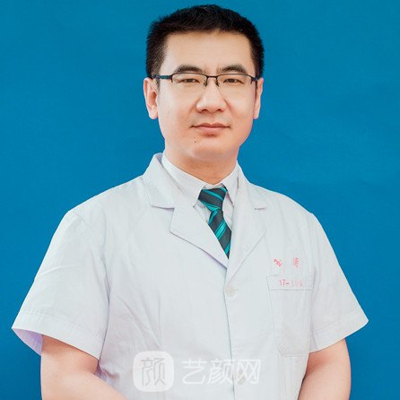 李小伟