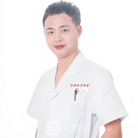 李泽伟