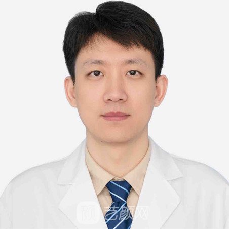 房卓群