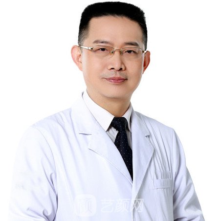 李东伟
