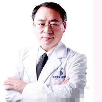 李中伟