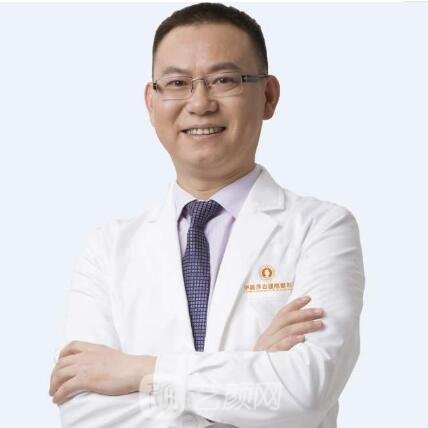 黄健
