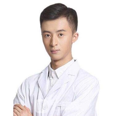 何知三