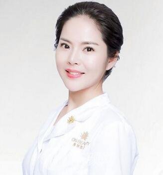 成瑜